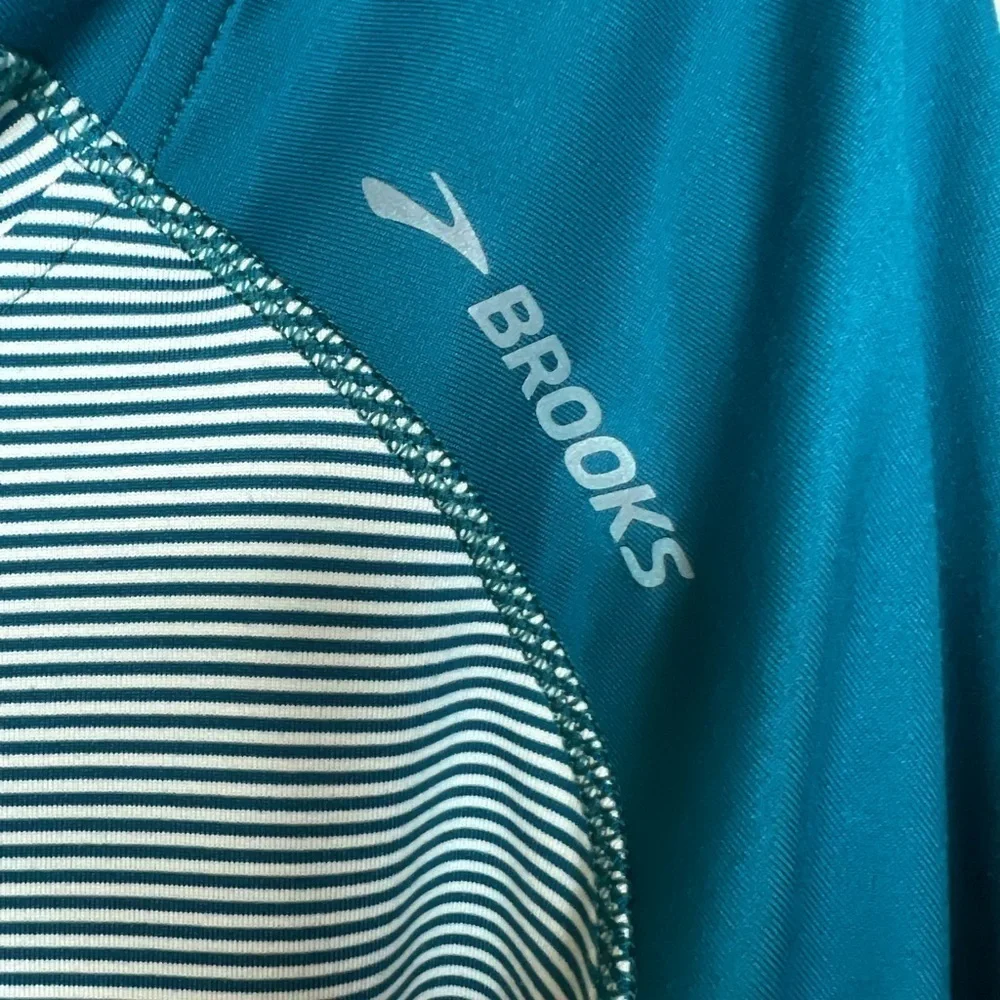 Brooks Turquoise Blue Striped Lightweight Run Happy Long Sleeve Hoodie -Sz Large